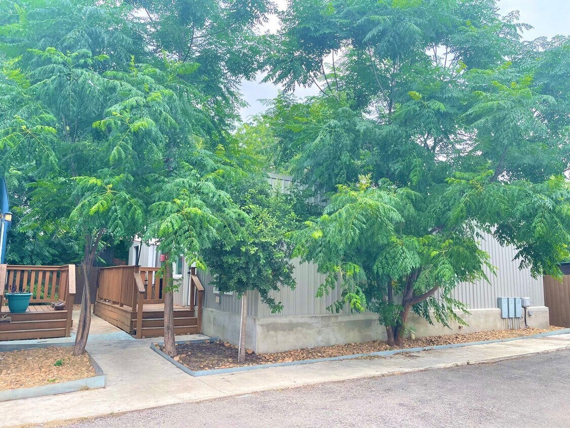 Foto principal - 1033 Rivas St