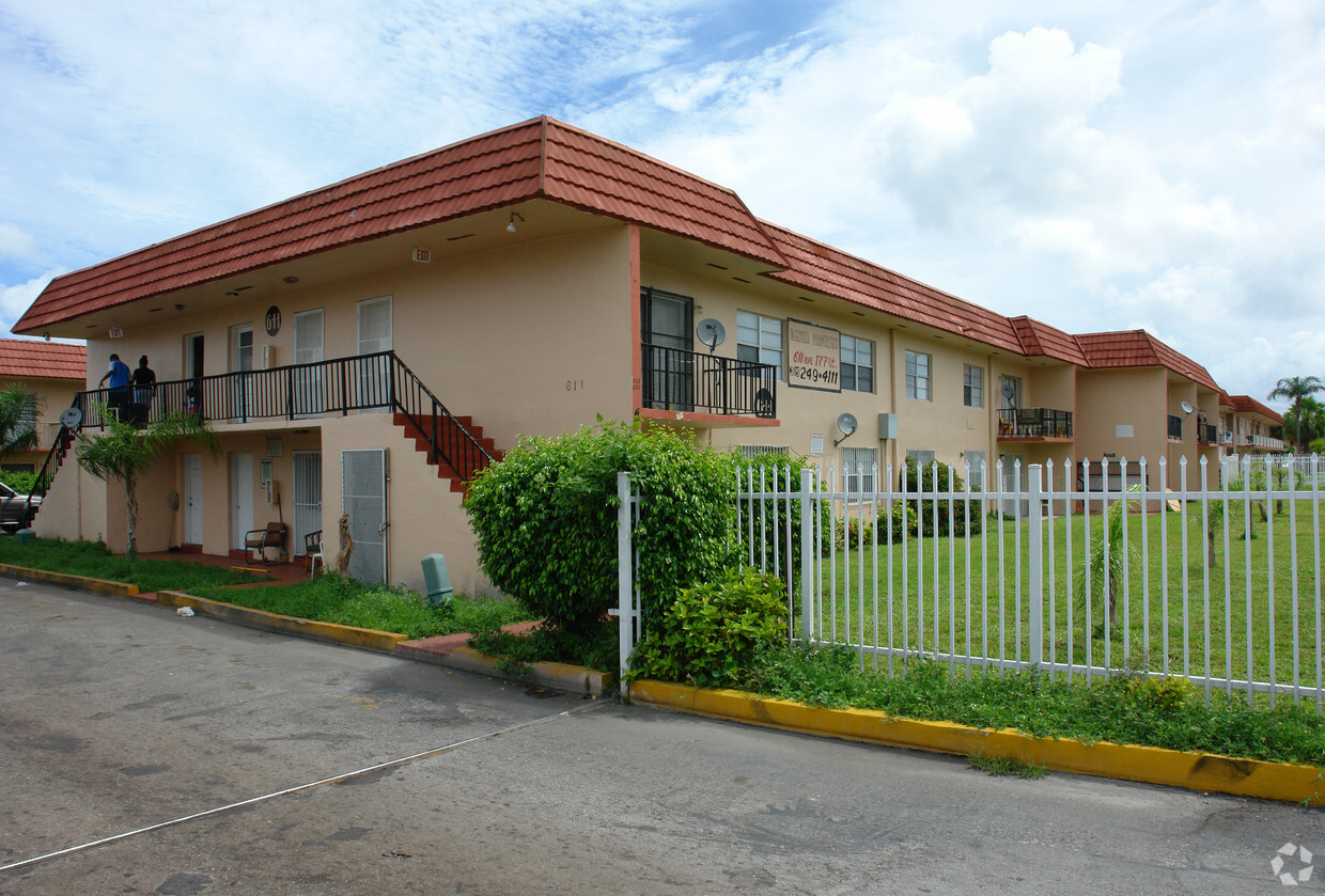 Primary Photo - West Gardens