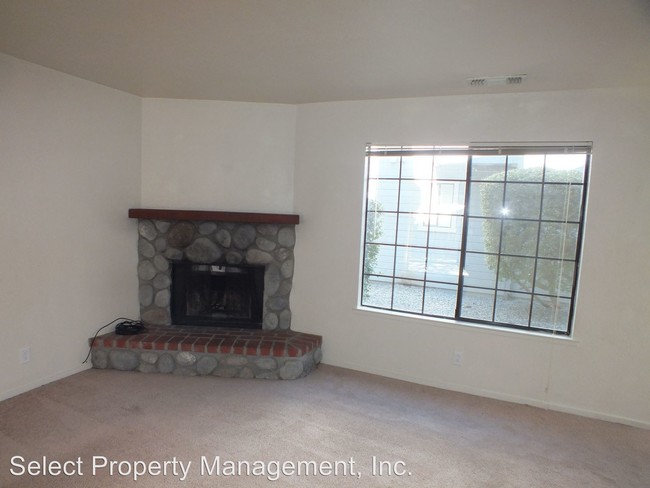 Building Photo - 2641 La Crescenta Dr