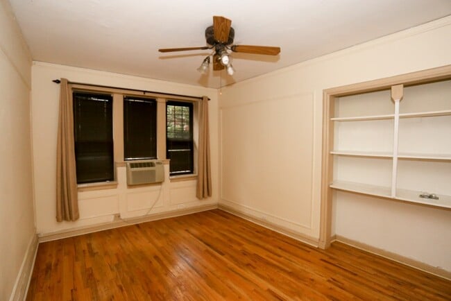 Building Photo - 823 W Wolfram St