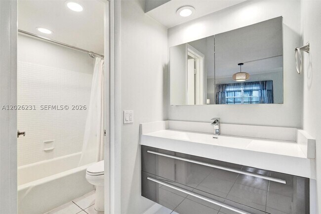 Building Photo - 450 Paradise Isle Blvd