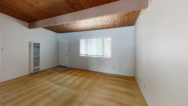 Foto del edificio - 1252 E Foothill Blvd