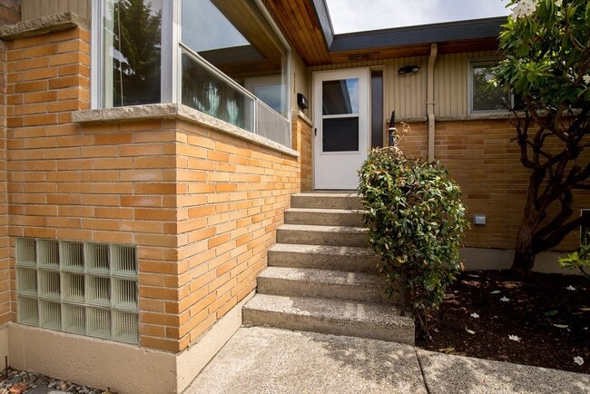 Photo - 3 bedroom 2 bath Townhome