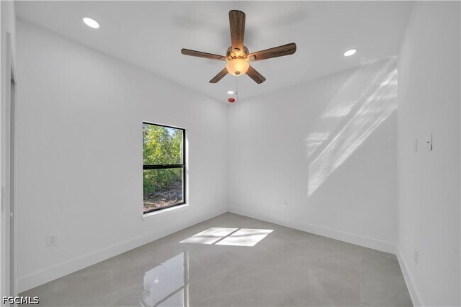 Building Photo - 302 Palisades Ave