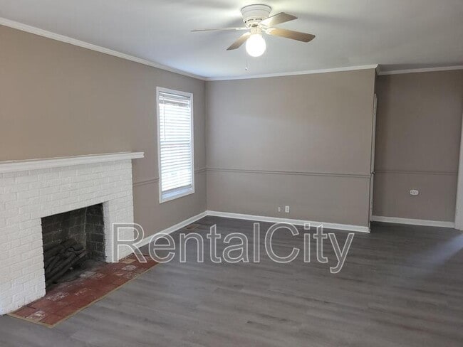 Building Photo - 704 Troy Ave