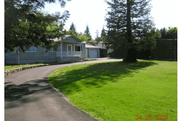 Primary Photo - 11690 Edgewood Dr
