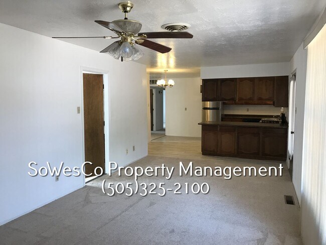 Foto del edificio - 3 Bedroom Home with 2 Car Garage