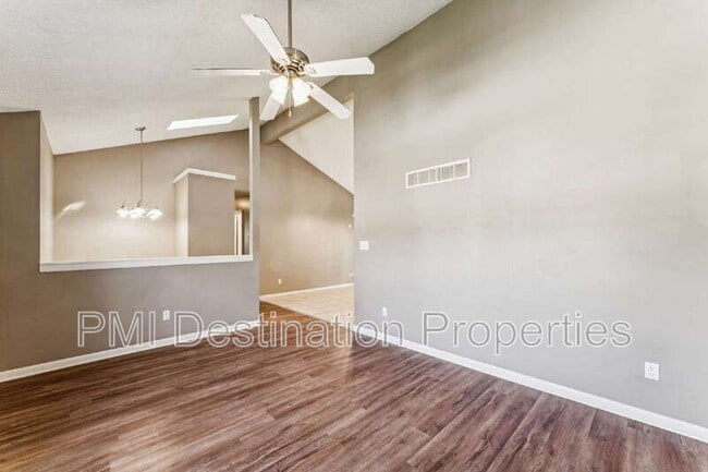 Building Photo - 525 NE Karapat Dr