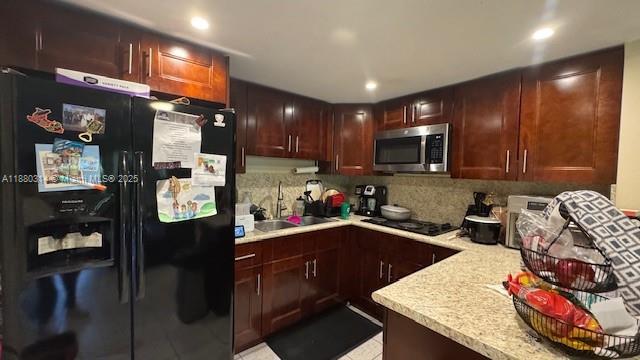 Foto del edificio - 8290 Lake Dr