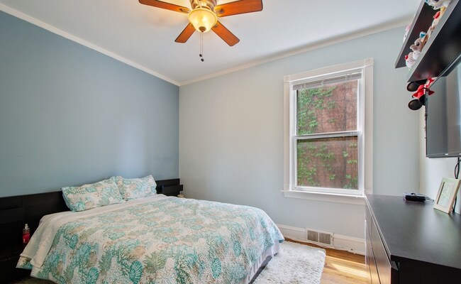 Foto del edificio - 5318 N Oak Park Ave