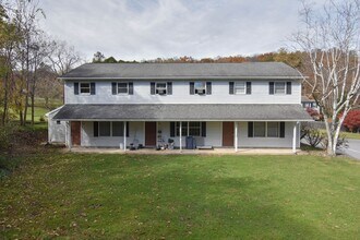 Building Photo - 901-905 W 4th St