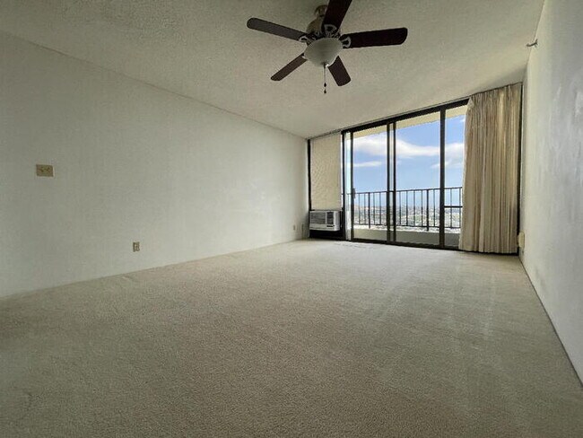 Foto del edificio - PEARL REGENCY 1/1/1 PH, sec, W/D, D/W, A/C...