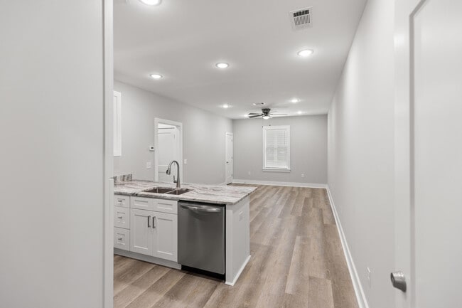 Building Photo - 305 Okaloosa Ave