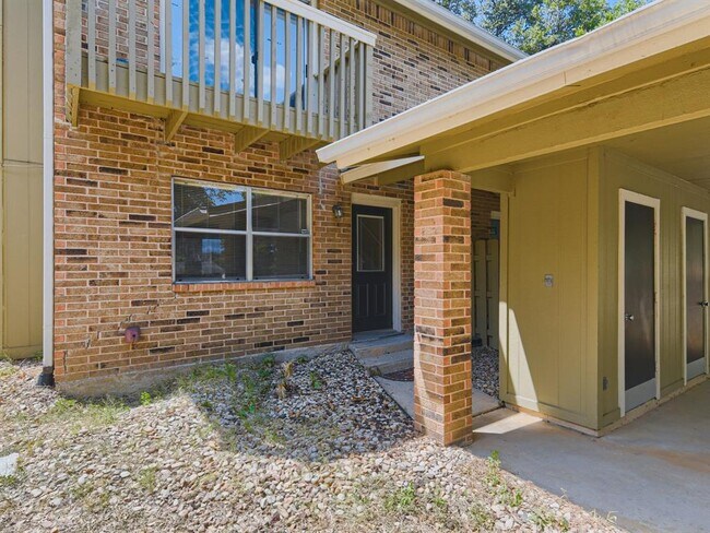 Foto del edificio - 8100 Dunn St