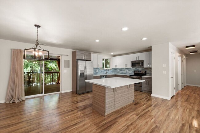 Foto del edificio - Stunning 4BR/2.5BA Home in Lake Forest Park ?