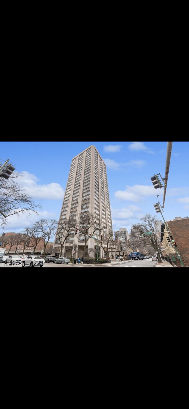 Building Photo - 70 W Burton Pl