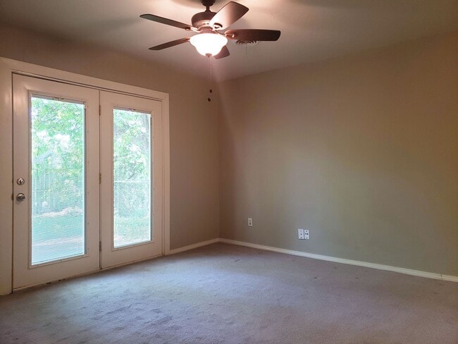 Building Photo - 989 Barkley Cir
