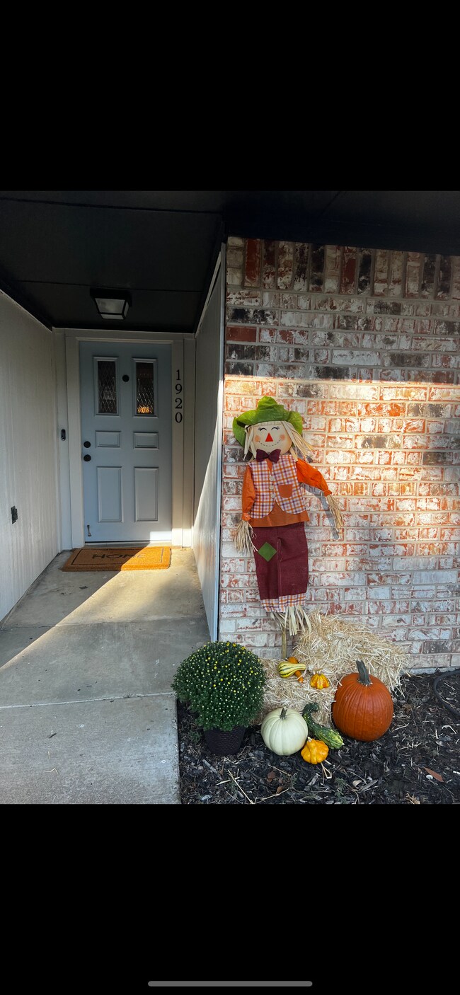 Foto del edificio - 1920 Maxwell Dr