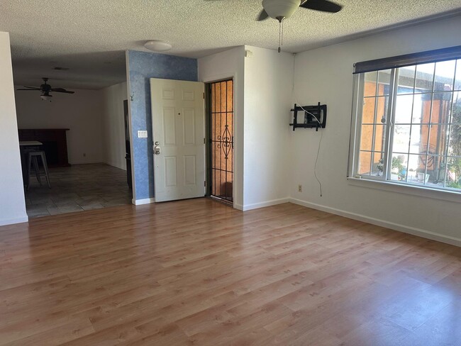 Building Photo - 115 Azalea Ct