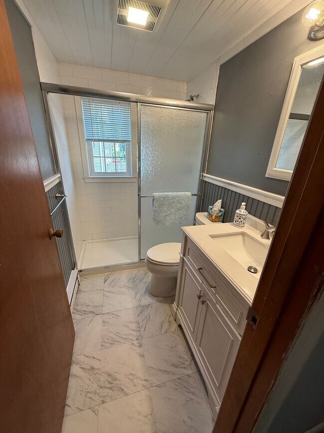 Foto del edificio - A two bedroom, 1 bath unit in a Townhouse style Duplex