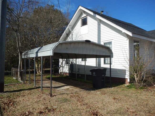 Building Photo - 408 S Tillery St