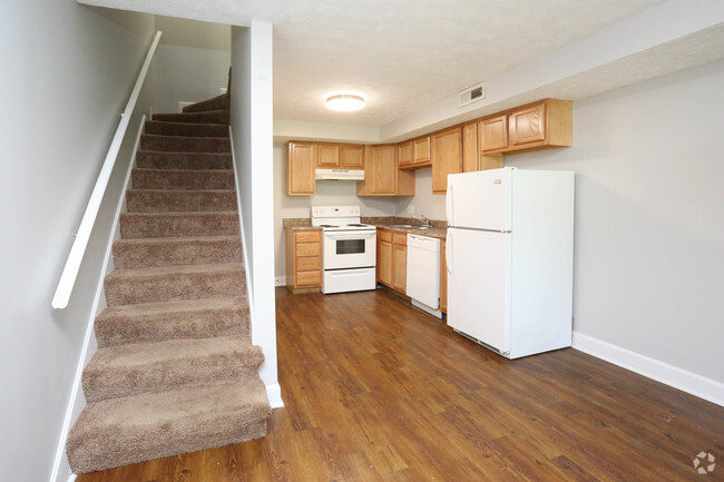 02 1BR, 1BA - 850 SF - Townhouse Classic - Kitchen - Cross Keys and Woodridge