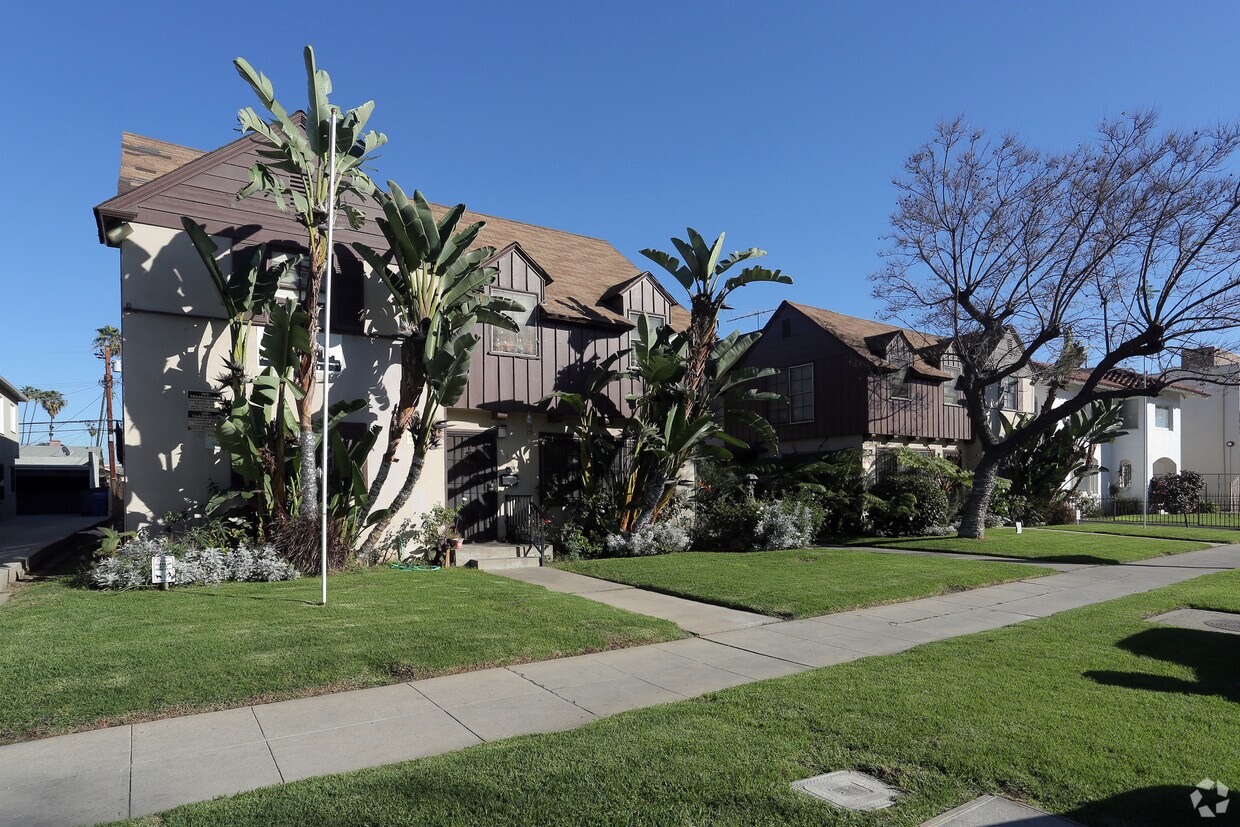 Primary Photo - 236-236 S Harvard Blvd
