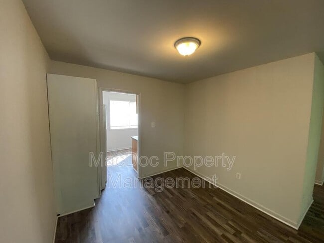 Foto del edificio - 4249 Normandy Ct