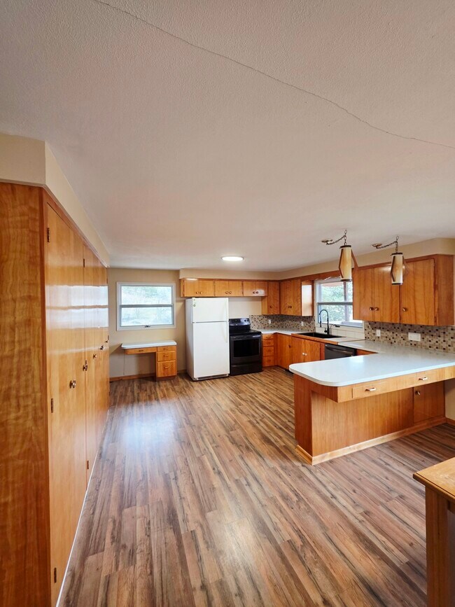 Foto del edificio - 2344B Cozy Nook Rd