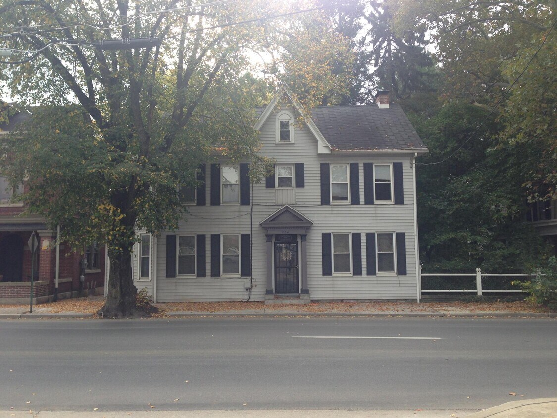 266 Philadelphia Ave Unit Apt. 2, Chambersburg, PA 17201 Apartments