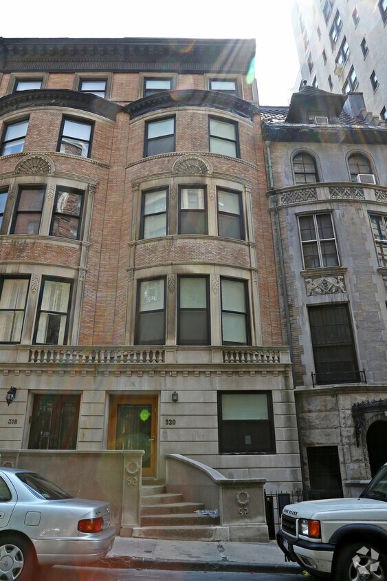 Building Photo - 320 W 78th St