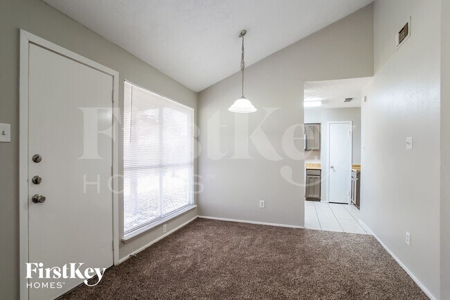 Foto del edificio - 4118 Pinebridge Ln