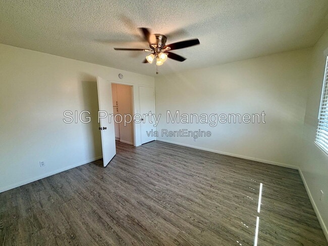 Building Photo - 1126 E Doran St