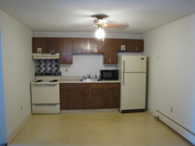 Building Photo - 1225 Bodwell Rd