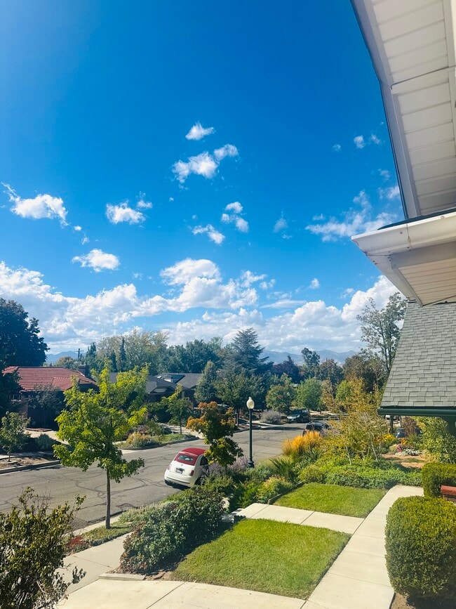 Foto del edificio - 1453 E Sherman Ave