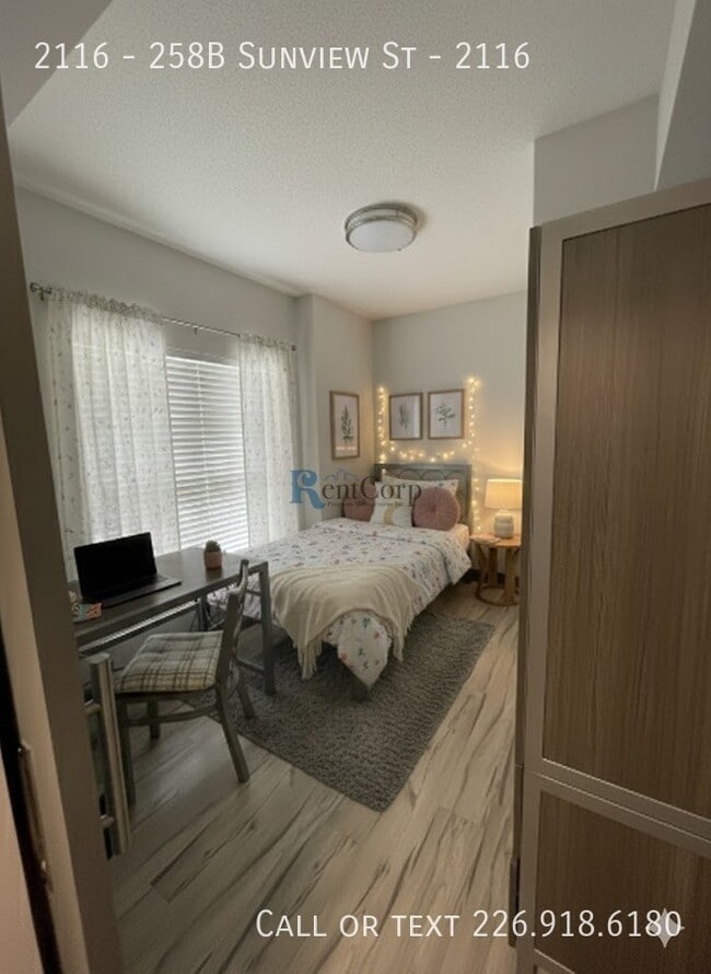 Photo du bâtiment - 258B-258B Sunview St