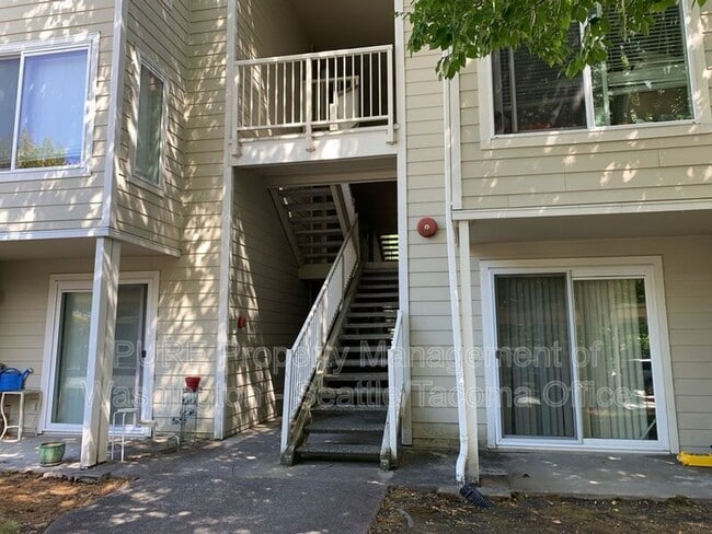 Building Photo - 975 Aberdeen Ave NE