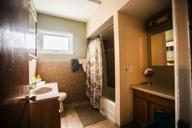 Bathroom - 76 Greenfield St