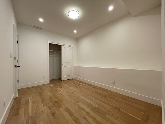 Building Photo - 427 Huron Ave