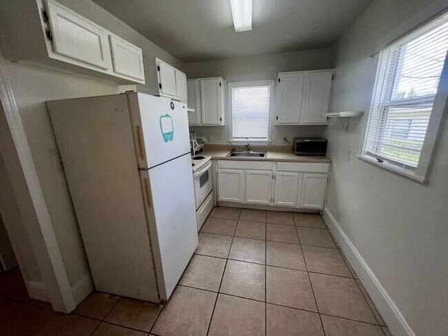 Foto del edificio - 2330 S Ferncreek Ave