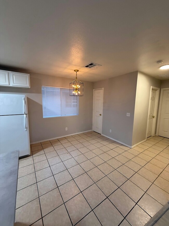 Foto del edificio - 1926 Haskell Rd