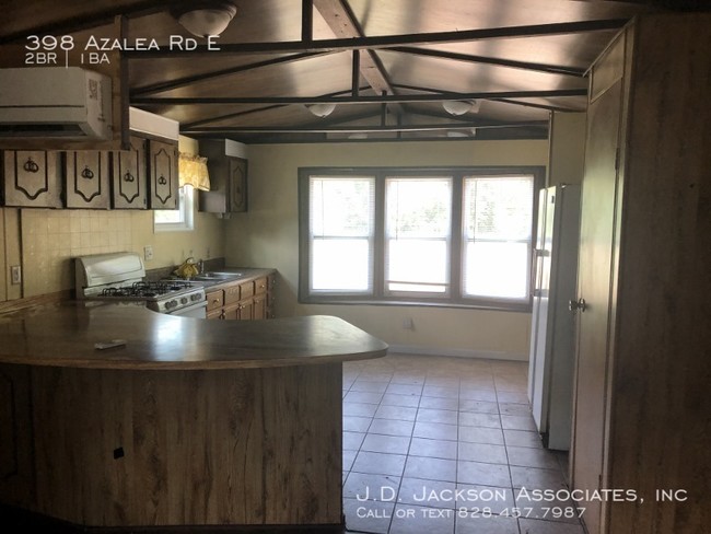 Foto del edificio - 398 Azalea Rd E