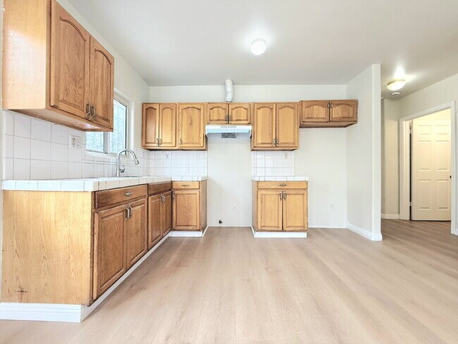 Foto del edificio - 1325 W 58th St