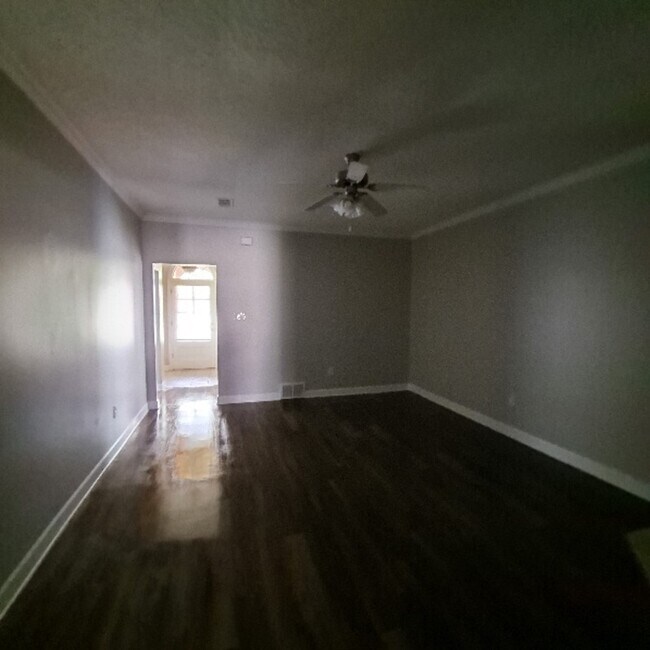 Foto del edificio - 6131 Woodstock View Dr
