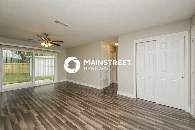 Building Photo - 3 Bedroom Pet-Friendly Home in CASSELBERRY, FL with Main Street Renewal