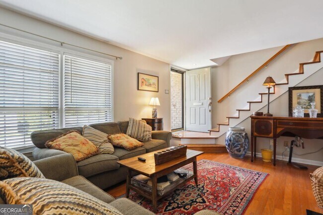 Foto del edificio - 73 La Rue Pl NW