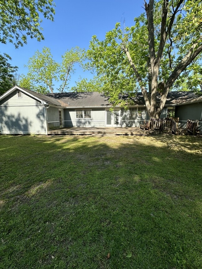 Building Photo - 2409 Thornhill Rd