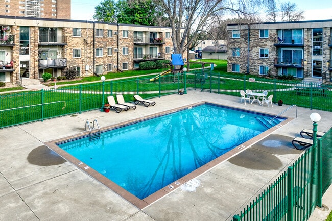 Piscina - Winchester Apartments & Townhomes