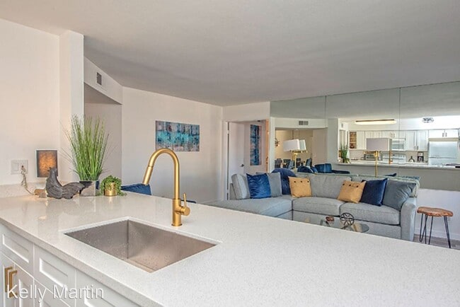 Building Photo - 2 br, 2 bath House - 5209 N 24th St #103