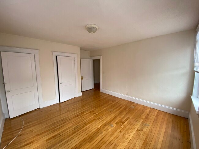 Building Photo - 10 Barrows St